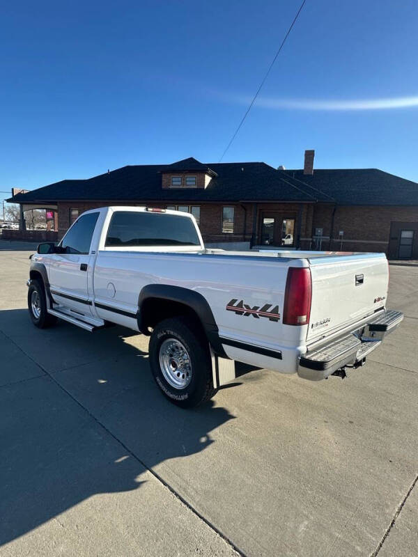 1997 GMC Sierra SL photo 3