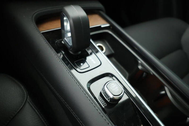 2024 Volvo XC90 Recharge T8 Plus Bright Theme 6P