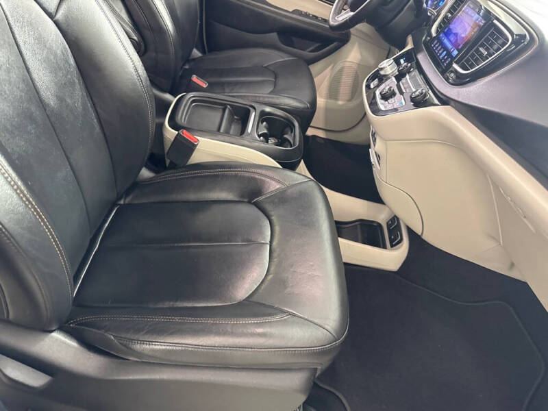 2017 Chrysler Pacifica Touring-L