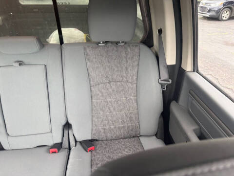 2017 RAM 1500 SLT