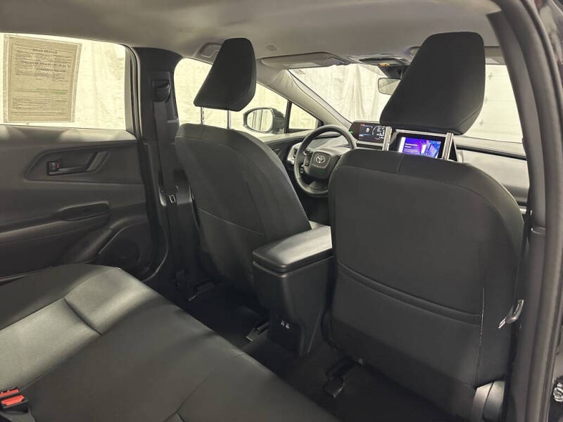 2025 Toyota Prius LE