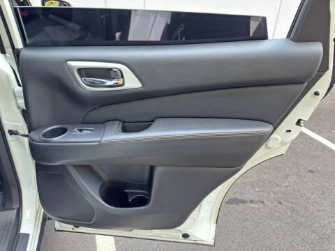 2020 Nissan Pathfinder SV