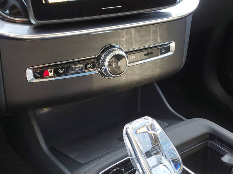 2025 Volvo XC90 B6 Ultra Bright Theme 7P