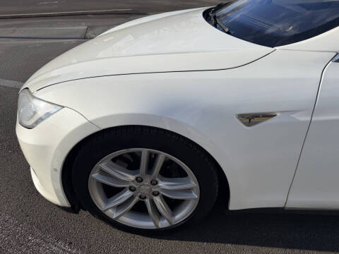 2016 Tesla Model S 70D