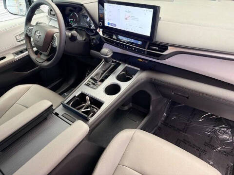 2025 Toyota Sienna XLE 8-Passenger