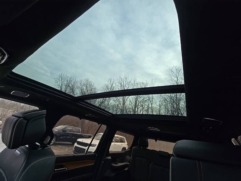 2022 Jeep Grand Wagoneer Series III