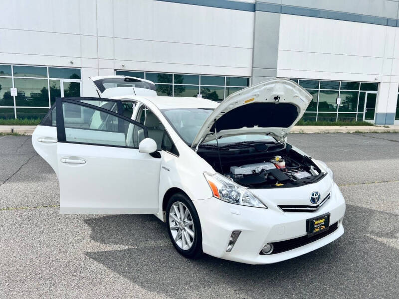 2012 Toyota Prius v Five