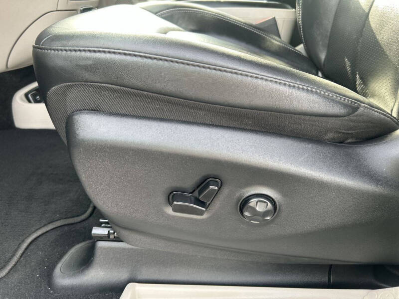 2024 Chrysler Pacifica Plug-In Hybrid Select