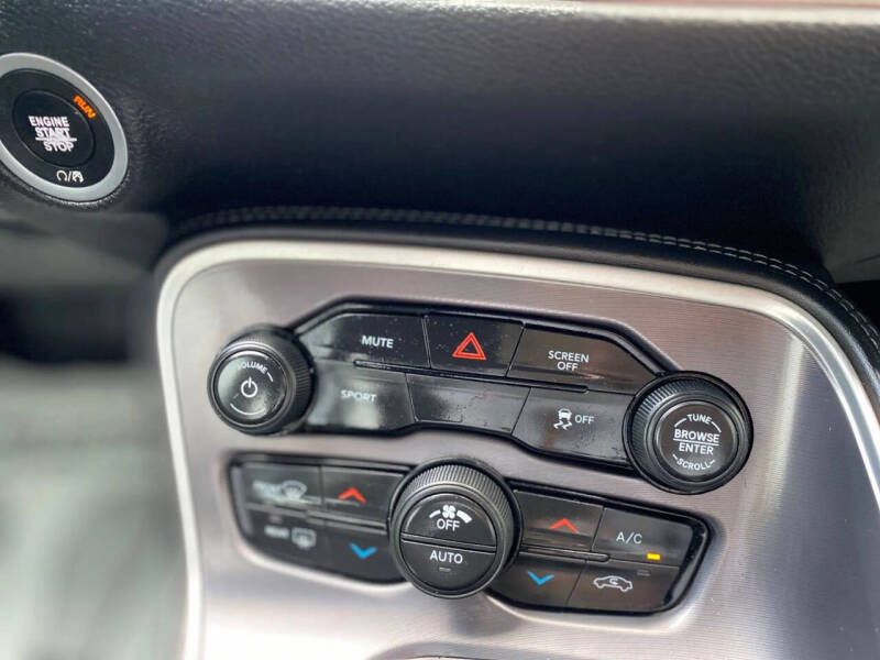 2020 Dodge Challenger SXT