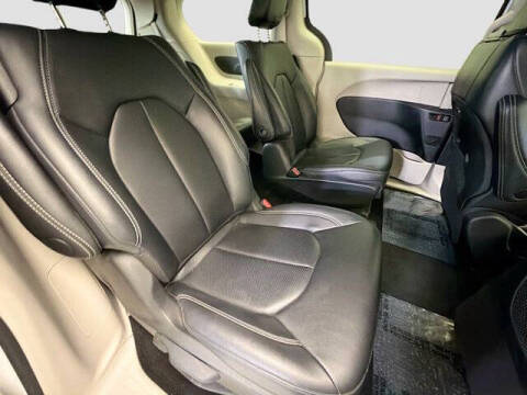 2024 Chrysler Pacifica Plug-In Hybrid Select