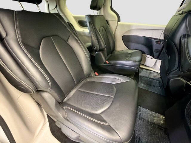 2024 Chrysler Pacifica Plug-In Hybrid Select