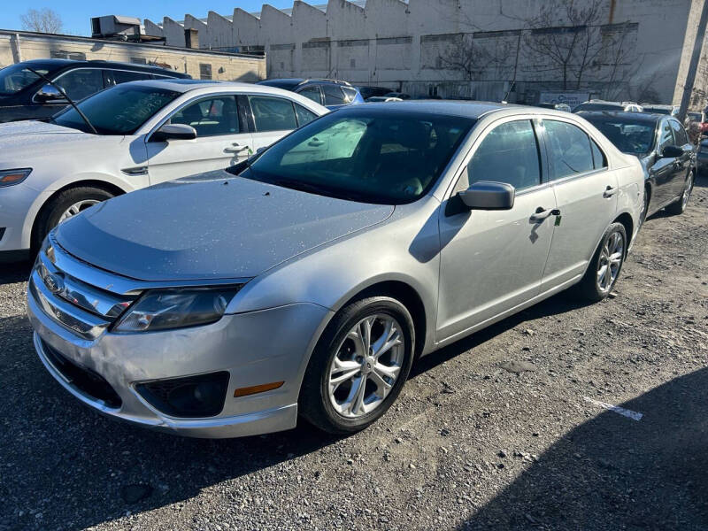 2012 Ford Fusion SE photo 2