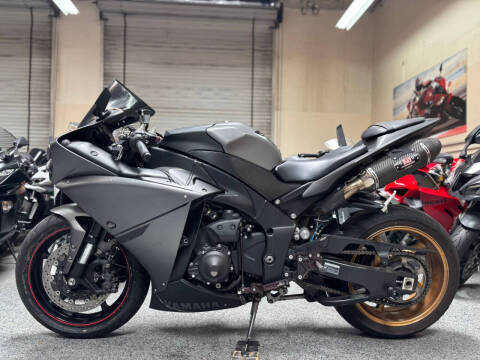 2014 Yamaha YZF-R1