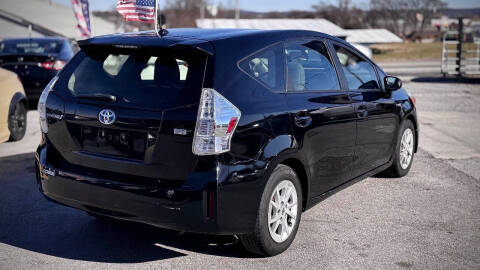 2014 Toyota Prius v Five