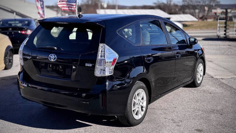 2014 Toyota Prius v Five