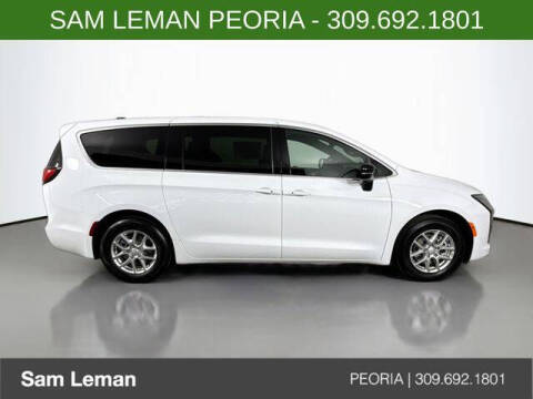 2027 Chrysler Pacifica Select