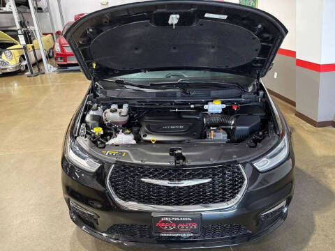 2024 Chrysler Pacifica Plug-In Hybrid Select
