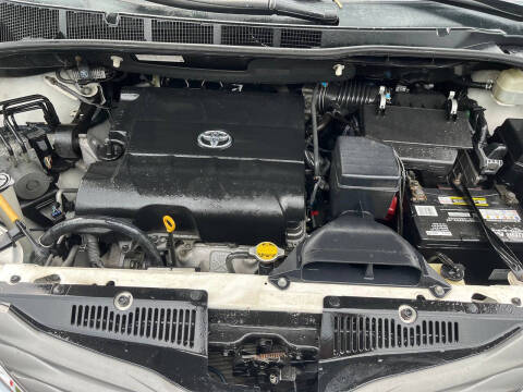 2012 Toyota Sienna XLE 8-Passenger