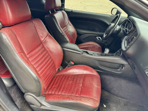 2017 Dodge Challenger SXT Plus