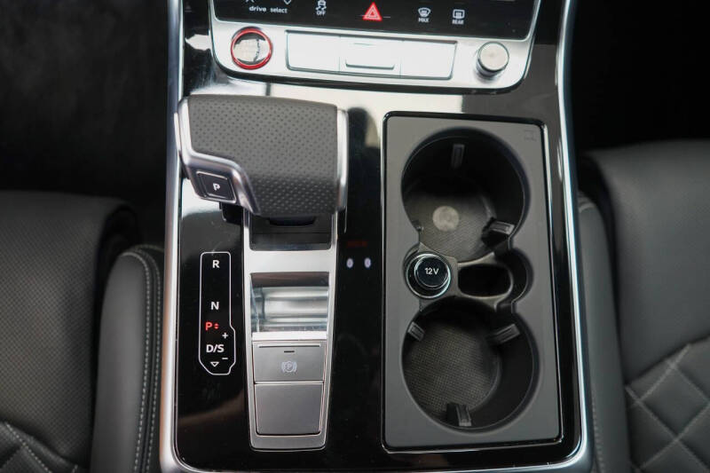 2023 Audi SQ8 4.0T quattro Premium Plus