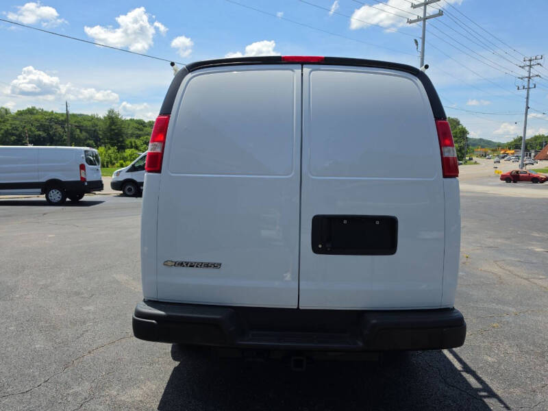 2022 Chevrolet Express 2500
