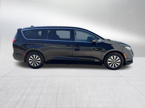 2024 Chrysler Pacifica Plug-In Hybrid Select