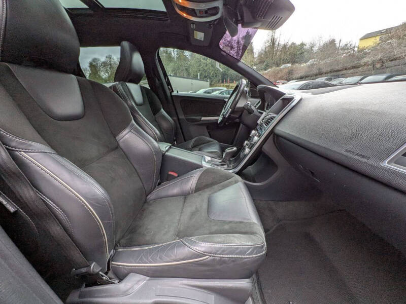 2015 Volvo XC60 T6 R-Design Platinum