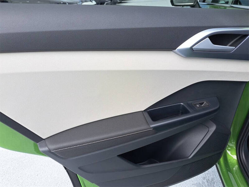 2025 Volkswagen Taos SE