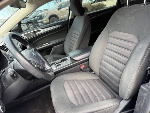 2017 Ford Fusion SE