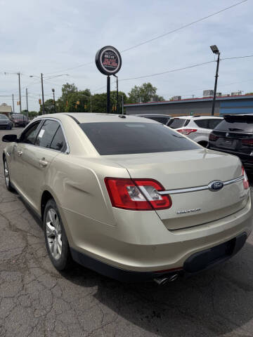 2010 Ford Taurus SEL