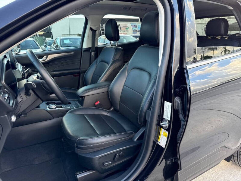 2021 Ford Escape Titanium