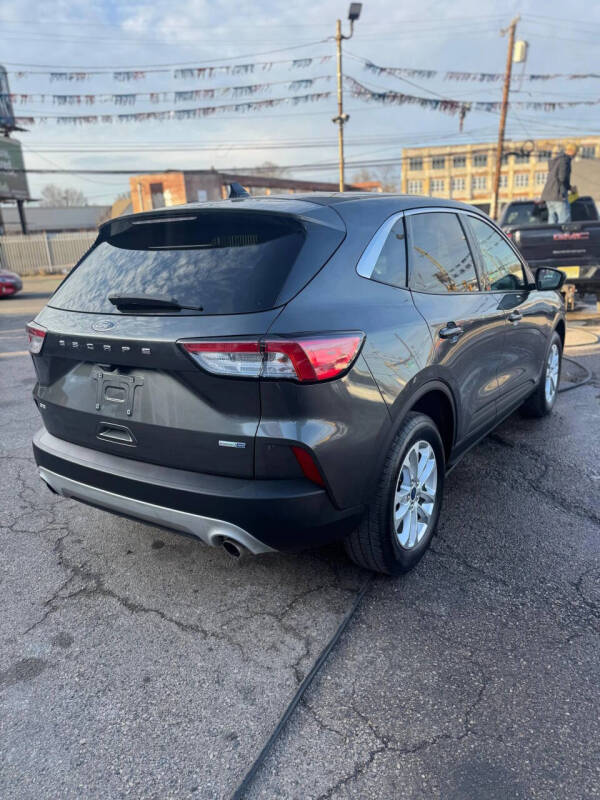 2020 Ford Escape SE