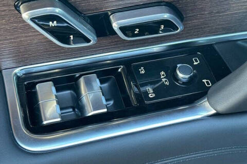 2025 Land Rover Range Rover P550e Autobiography