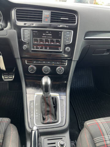 2017 Volkswagen Golf GTI S