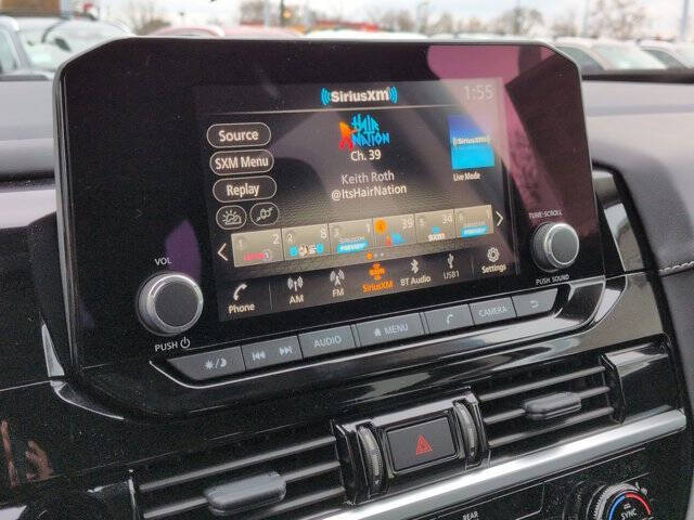 2025 Nissan Pathfinder SV