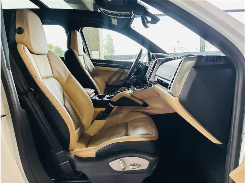 2017 Porsche Cayenne Platinum Edition