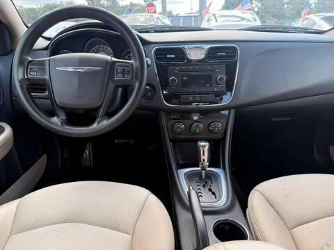 2014 Chrysler 200 LX