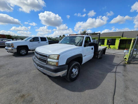 2007 Chevrolet Silverado 3500 CC Classic for sale at RODRIGUEZ MOTORS CO. in Houston TX