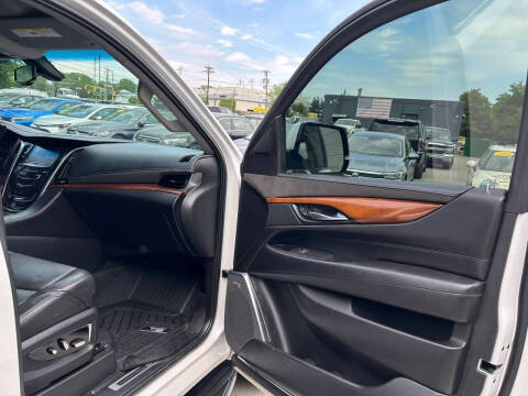 2019 Cadillac Escalade Standard