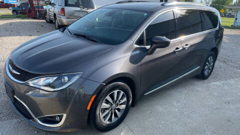 2020 Chrysler Pacifica for sale at Jim Elsberry Auto Sales in Paris IL