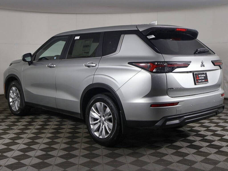 2026 Mitsubishi Outlander ES