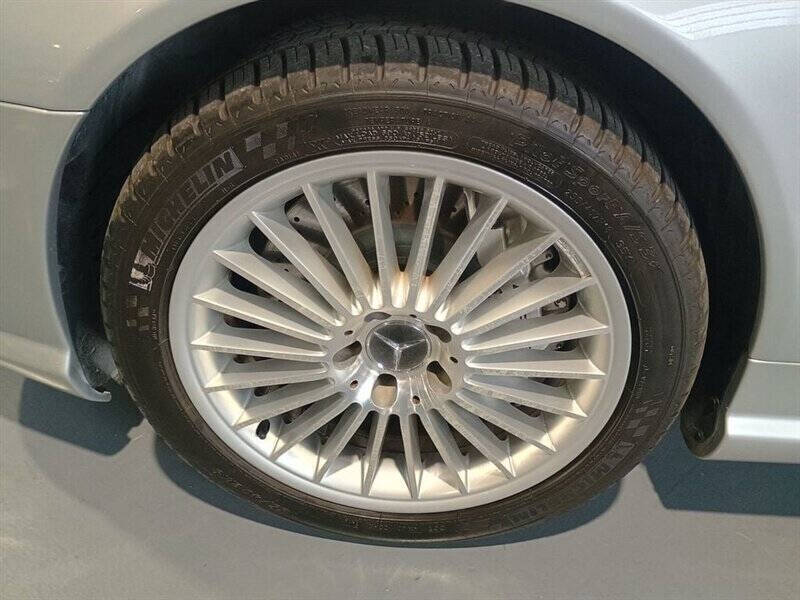 2005 Mercedes-Benz SL-Class 32