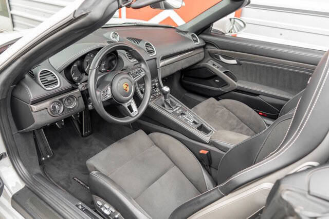 2022 Porsche 718 Boxster 16