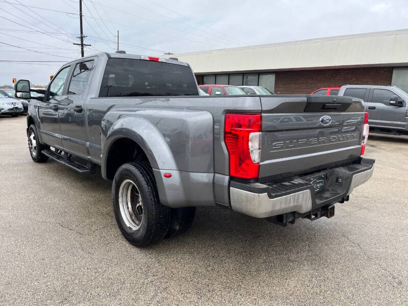 2022 Ford F-350 Super Duty XLT photo 11