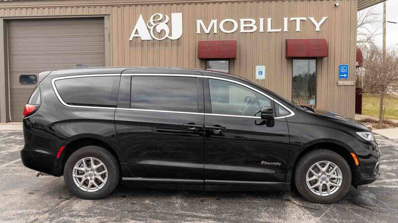 2025 Chrysler Pacifica Select