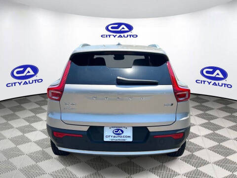 2024 Volvo XC40 B5 Core Bright Theme