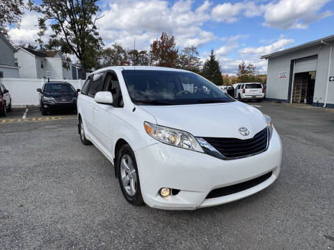 2011 Toyota Sienna LE 8-Passenger