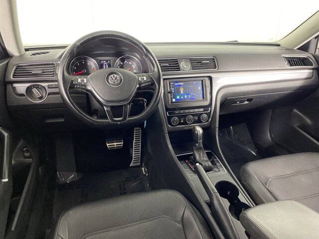 2017 Volkswagen Passat 1.8T R-Line