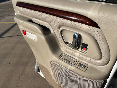 2000 Cadillac Escalade