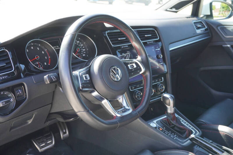 2019 Volkswagen Golf GTI SE